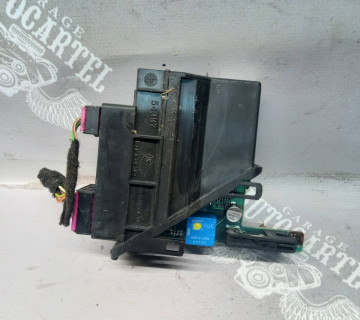 104383101 блок управління склопідйомника передній правий Seat Ibiza III 2002–2008