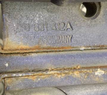 1t0831412a Петля нижня передніх правих дверей Volkswagen Touran/Caddy 2003-2010