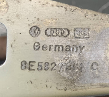 8e5827301c Петля кришки багажника ліва Audi A4 B6 2001-2004 Sedan