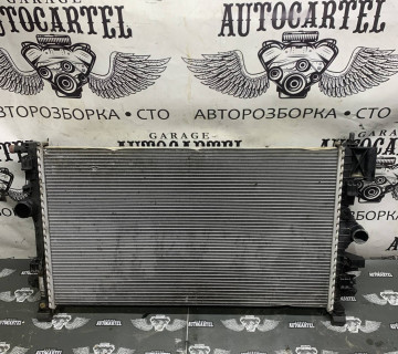 Радіатор охолодження двигуна Opel Insignia 2.0 CDTI 13241725