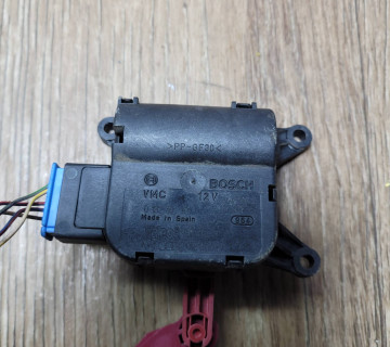 8e1820511 Привід заслінки пічки Audi a4 b7