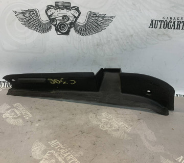 Накладка петлі багажника універсал MERCEDES C-class W204 2046931833