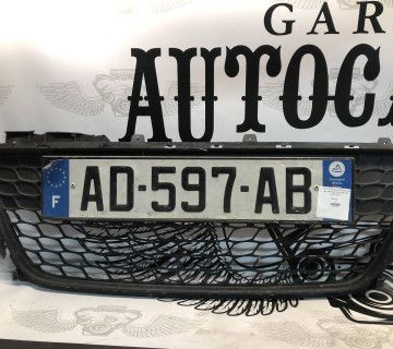 21815140 решітка бампера центральна Hyundai i30 1 2007-2011