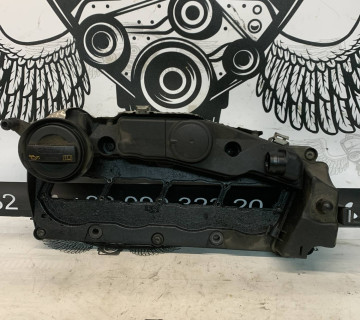 Кришка клапанів Volkswagen Passat B6 2.0 TDI 03l129969d