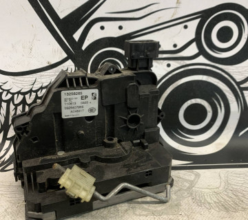 Замок двері задньої лівої Opel Corsa D 13258265
