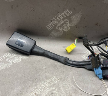 Замок безпеки переднього правого Vw passat b7 1k8857756b