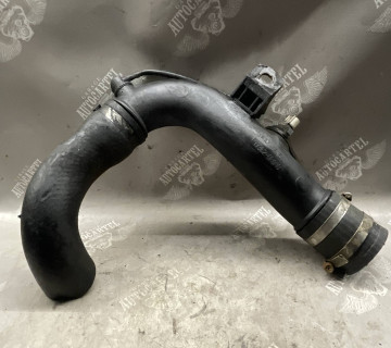 Патрубок інтеркулера Toyota Avensis 2.2td 17362-0r010