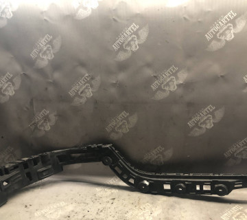 Направляюча заднього бампера лівий Volkswagen Passat B7 3AF807393 VAG (3AF807393