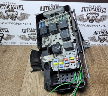 Блок запобіжників Volvo v70 30728132