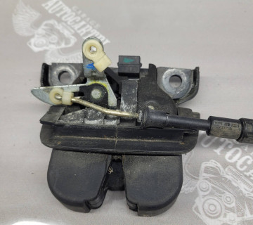 4b9827505f Замок кришки багажника Audi a6c5