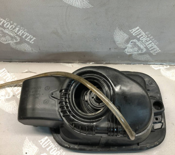Лючок паливного бака універсал 5E0809702 SKODA Octavia A7 13-19