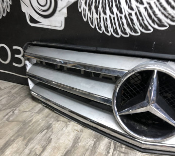 a2048800023 Решітка радіатора Mercedes C W204 2007—2014 c class