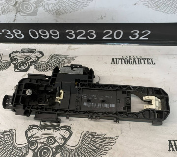 Ручка кронштейн передніх лівих дверей Mercedes-Benz E W212 a2127600034