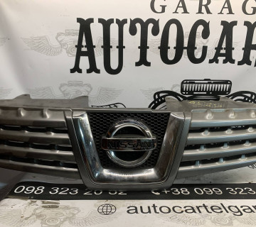 Решітка радіатора Nissan Qashqai 62310jd000