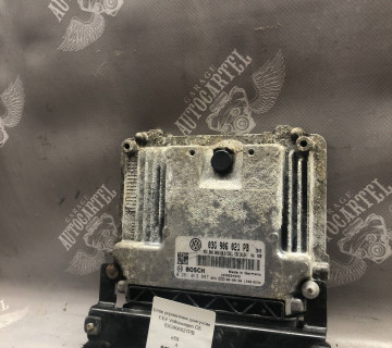 Блок управління двигуном ЕБУ Volkswagen OE 03G906021PB