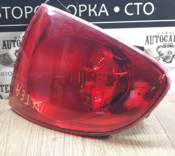 Ліхтар правий Seat Altea 5P0945096D