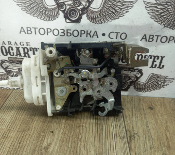 Замок дверки передня права AUDI A8 (D2) 1994-2000 4D1837016D