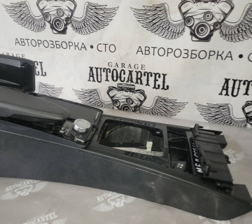 Центральна консоль Mercedes C Class W204 2007—2014 a2046800150