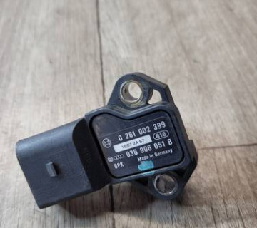 Датчик наддува Volkswagen 1,9 - 2,0 - 2,5 TDI. 0281002399, 038906051