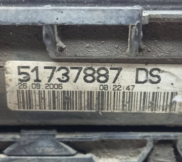 Блок предохранителей на Fiat Grande Punto 51737887ds
