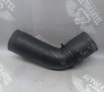 Патрубок інтеркулера 1,4 TDI Volkswagen Polo 4 Skoda Fabia 6q0145834