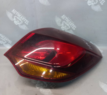 Ліхтар задній правий Opel Astra j 13306460