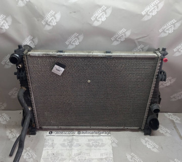 Радіатор охолодження двигуна Mercedes A 220 a2205000903