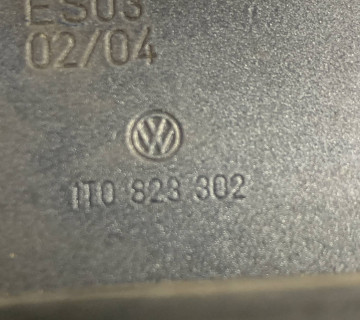 1t0823302 петля капота права Volkswagen Caddy 3 2004 – 2010