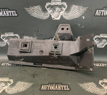 Кронштейн заднього бампера правий Volvo V50 30764180