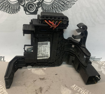 Блок запобіжників, модуль аккумулятора VW Polo V 6r0937621