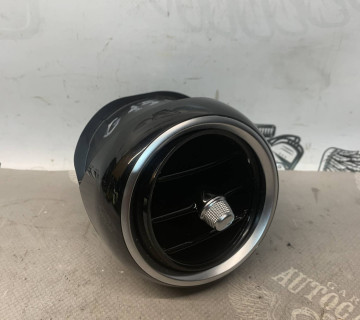 Дефлектор правий повітряний Mercedes C-class W205 a2058301054