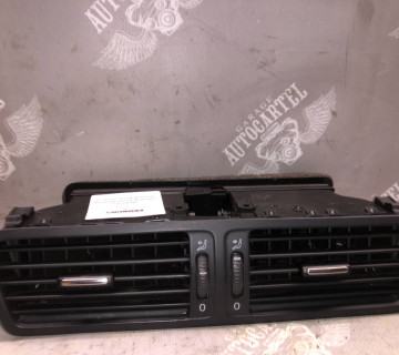 3C2819728D Дефлектор (центральний) Volkswagen Passat B6