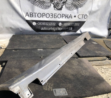 51717033760 Бокова накладка поріг прва BMW E60 E61.