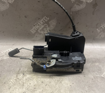 Замок двері передній правий Renault Trafic 2 8200008248
