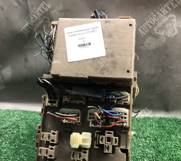 Блок запобіжників Toyota Corola Verso 21113871