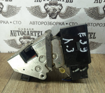 Замок дверки передньої правої BMW E39. 3 PIN. 8235126