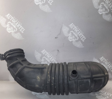 Патрубок воздушного фильтра Hyundai H1 1997-2007 2.5crdi 281384A700