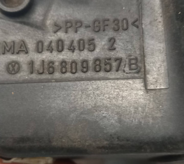 Лючок бака VW Golf IV 1j6809857b, 21456497
