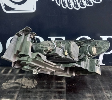 Фара права RENAULT FLUENCE 2009-2012 260100076r
