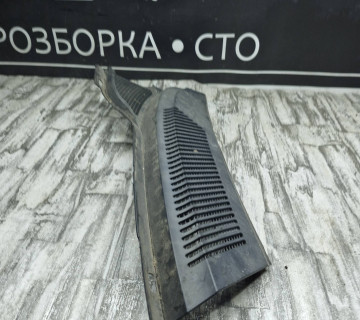 8200050331 Декоративна накладка під лобове скло жабо Scenic 1 1996—2003