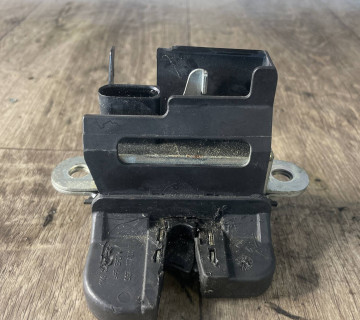 Замок кришки багажника електро 4 піна VW Passat (B6) 2005-2010 3C9827645A