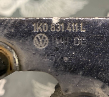 1k0831411l Петля двері (права, передня, нижня) Volkswagen Golf 5 2003 - 2009
