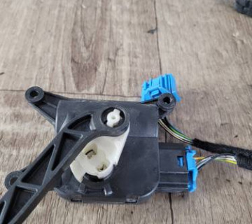 3C0907511A Привід заслінки пічки VW Passat B6
