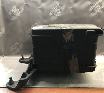 1k0915333 Площатка під акб Volkswagen Golf 6 коммплектна