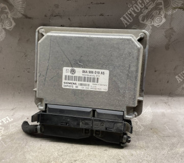 Блок керування двигуном VW GOLF IV 1.6 AKL 06a906019as