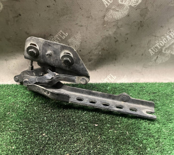 Петля капота права Audi A8 D3 4e0823302e