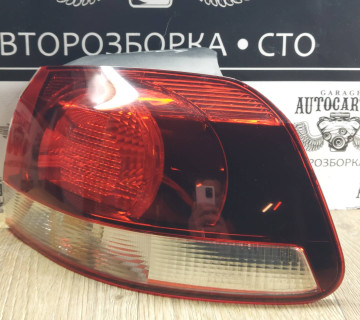 Ліхтар правий зовнішній VW Golf VI 5K0945258