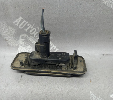 Кнопка відкривання багажнику електр Renault Megane 2 8200076256