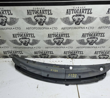 557810d100 Декоративна накладка під лобове скло жабо Toyota Yaris II (XP9) 2006—2011