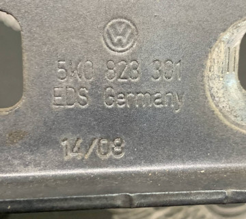 5k0823301 Петля капота ліва vw golf v 03-09, jetta v 05-10, golf plus 05-14